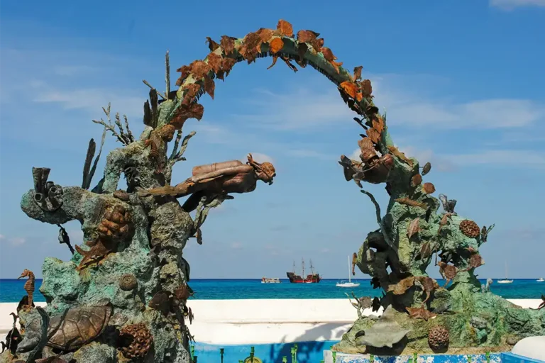 Bronzeskulptur Coral Reefs Monument an der Uferpromenade von Cozumel