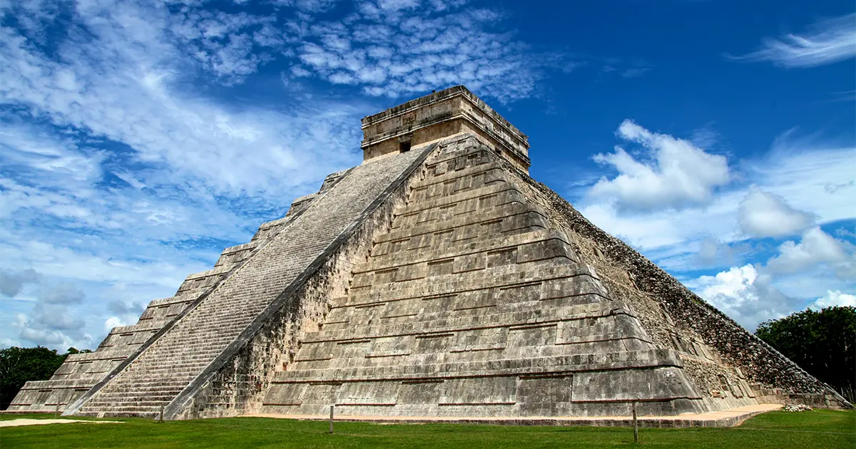 Kukulkán Pyramid at Chichén Itzá – one of the New Seven Wonders of the World on a guided tour from Playa del Carmen